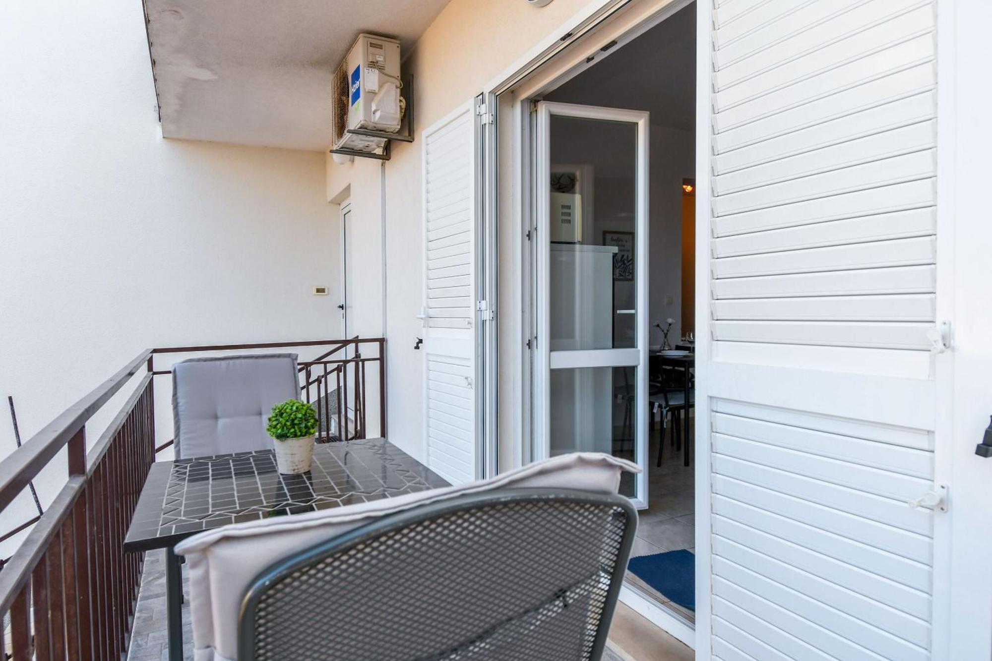 Apartment Mara Trogir Exterior photo