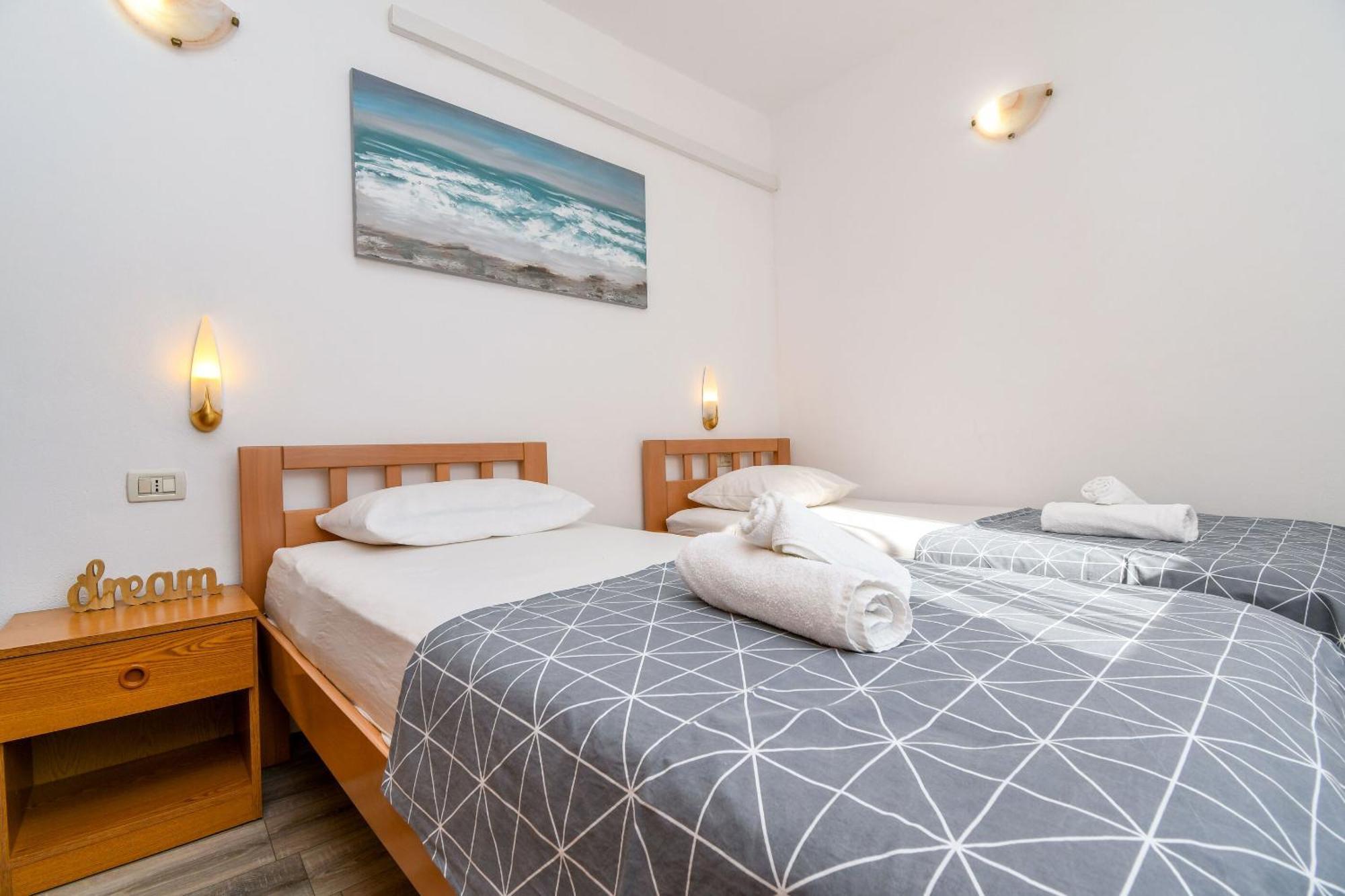 Apartment Mara Trogir Exterior photo