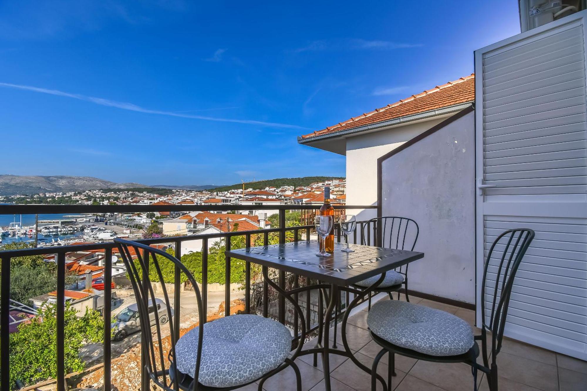Apartment Mara Trogir Exterior photo