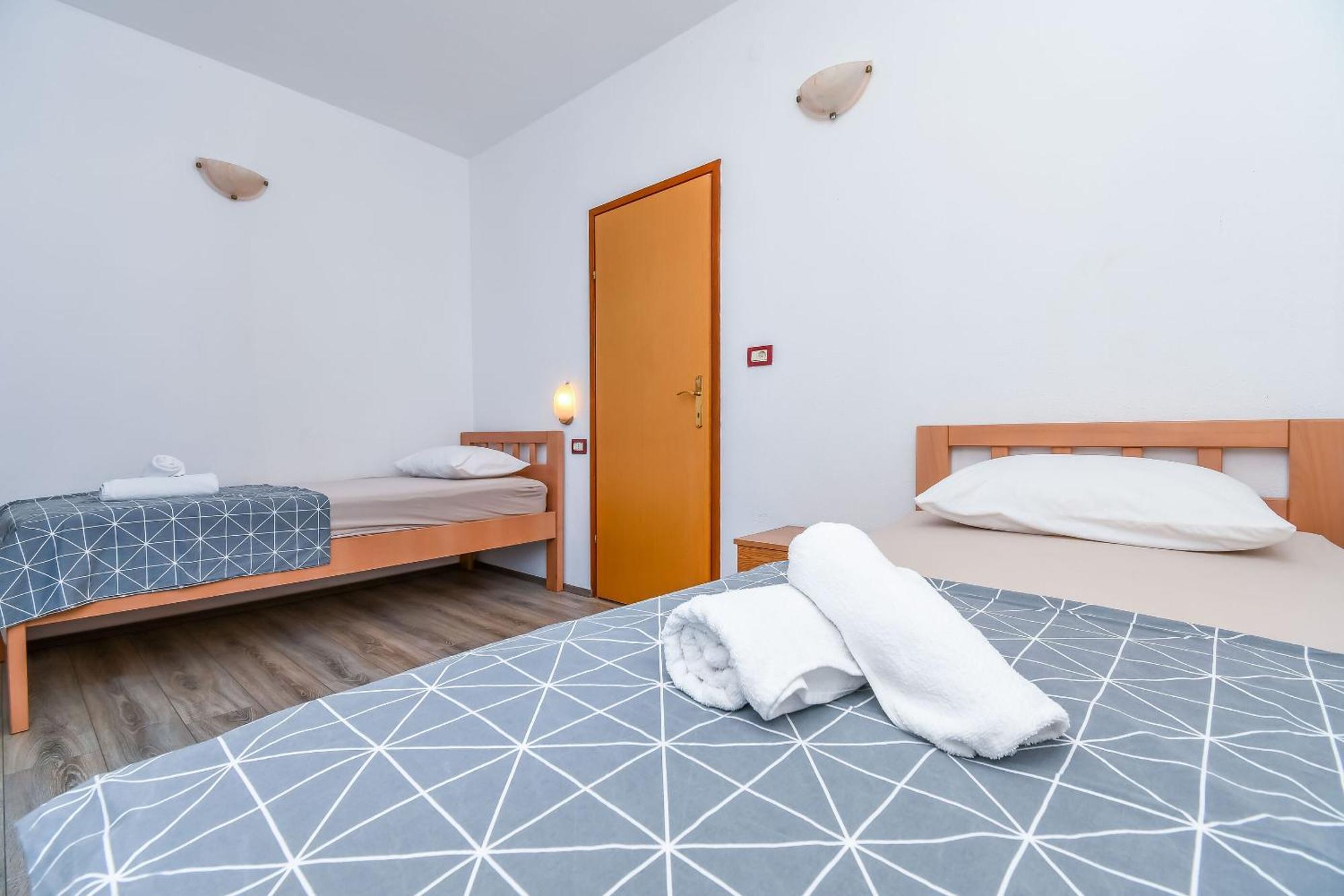 Apartment Mara Trogir Exterior photo
